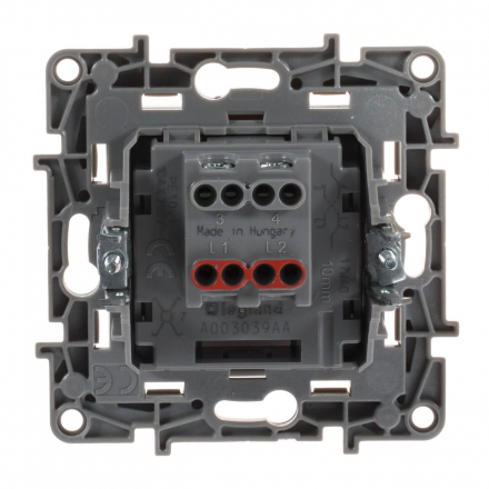 Переключатель одноклавишный промежуточный Legrand Etika 10A 250V белый 672209