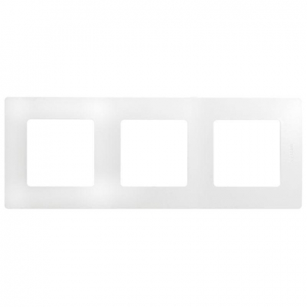 Рамка 3-постовая Legrand Etika белая 672503