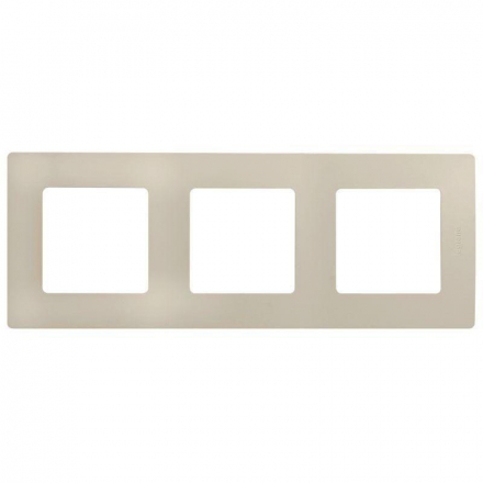 Рамка 3-постовая Legrand Etika слоновая кость 672513