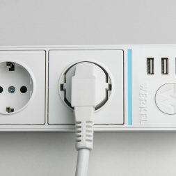 Розеточный блок 4гн 3USB х 1,7м с/з Werkel WL20-04-03 4690389128370