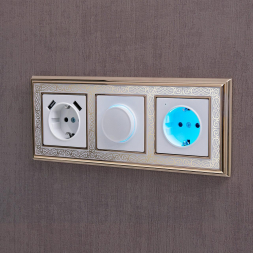 Рамка на 3 поста Werkel Palacio Gracia золото/белый W0031429 4690389159404