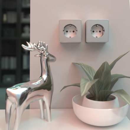 Розетка с заземлением и шторками Werkel Gallant серебряный W5071106 4690389167164