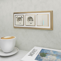 Рамка на 3 поста Werkel Palacio золото/белый W0031329 4690389159206